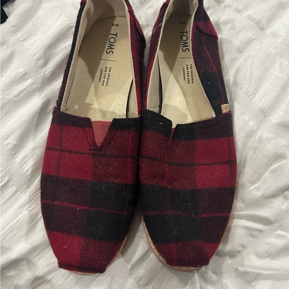 TOMS flannel flats. Red and black check. - Picture 2 of 6